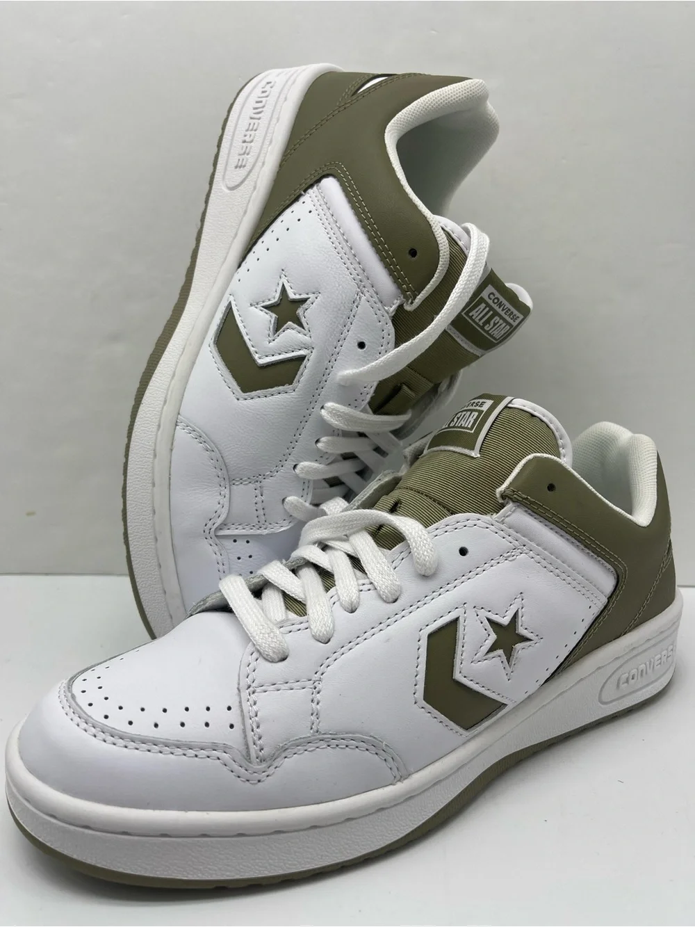 Converse •Men’s Sz 10 A11092C WEAPON OX
WHITE/MOSSY SLOTH/WHITE Athletic Sneaker - Picture 13 of 16